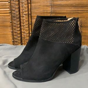 NEW* Report SZ 9.5 Black Suede block Heels